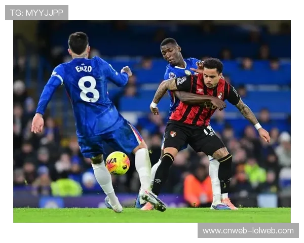 绝杀时刻重现：阿德利斜射破门后伯恩茅斯全队相拥庆祝