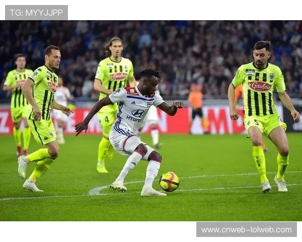 巴黎FC逼平马赛保级希望大增，洛里昂看到争夺欧战席位希望